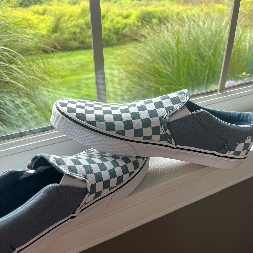 Brand new!!! Men’s grey white checked Vans size 12